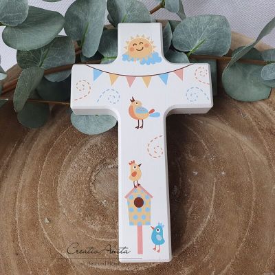 Kinderkreuz aus Holz mit süßen Vögelchen