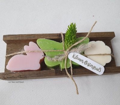 Ostergeschenk Schafmilchseifen in Holzverpackung Ostergruß Hase-Schmetterling rosa-weiß