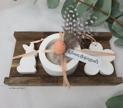 Ostergeschenk mit Kerzenständer, Osterhase und Blume aus Beton - APRICOT