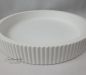 Preview: Runder Dekoteller in Rillenoptik - mit hohem Rand in weiß - Kerzenteller
