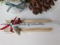Preview: Geschenkkerzen - Stabkerze mit Spruch - "Frohe Weihnachten" weihnachtlich dekoriert in Holzbox