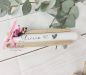Preview: Geschenkkerzen - Stabkerze mit Spruch -Lehrerin mit Herz- Dekoriert mit Holz