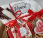Mobile Preview: Geschenkset MAMA mit Schafmilchseife Rose, Handtuch und Seifenherz, Wohlfühlpaket mit Trockenblumen dekoriert