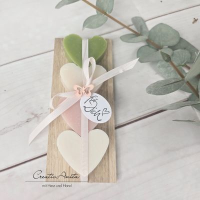 Preview: Geschenk Seifen-Herzen aus Schafmilch auf Holz - GRÜN