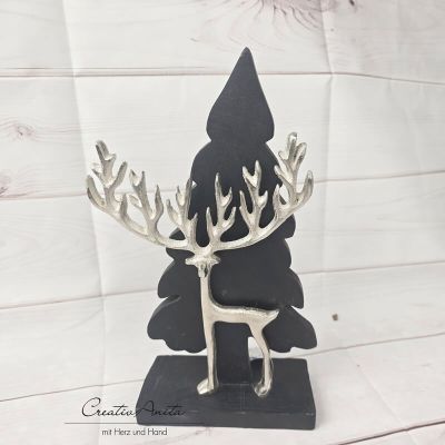 Tannenbaum mit Hirsch