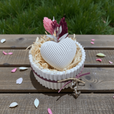 Kleine Dekoschale handgefertigt - mit Trockenblumen & Betonherz bestückt