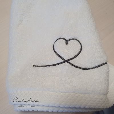 Handtuch in weiß mit Motiv -geschwungenem Herz-