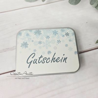 Gutscheinverpackung zu Weihnachten mit Schneeflocken