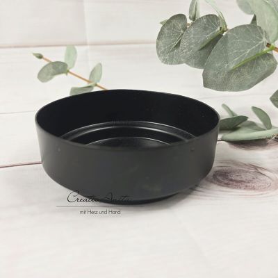 Kerzenleuchter aus Metall in schwarz