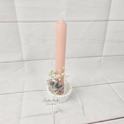 Stabkerzenhalter in Runder Form mit Rillenoptik - Eukalypthus und Schleierkraut dekoriert -apricot-