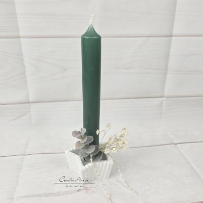 Stabkerzenhalter in Sternform mit Rillenoptik - Eukalypthus und Schleierkraut dekoriert -dunkelgrün-