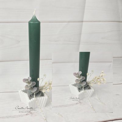 Preview: Stabkerzenhalter in Sternform mit Rillenoptik - Eukalypthus und Schleierkraut dekoriert -dunkelgrün-