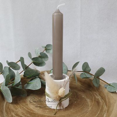 Handgemachter Kerzenhalter - mit Trockenblumen dekoriert, inkl. Stabkerze taupe
