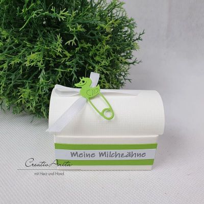 Erinnerungsbox - Geschenktruhe zur Geburt mit süßen Babyaccessoires in MAIGRÜN, inkl. Milchzahntruhe