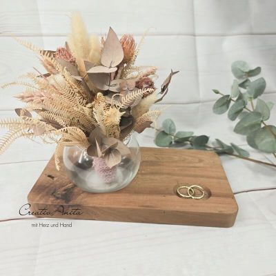 Ringkissen aus Holz mit bauchiger Vase - braun