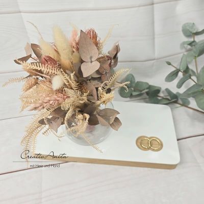Ringkissen aus Holz mit bauchiger Vase - weiß-braun