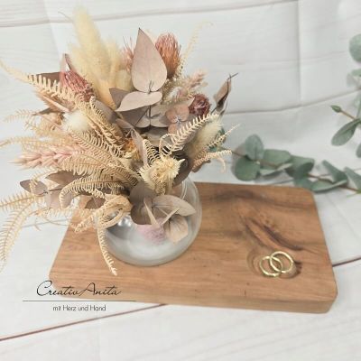 Ringkissen aus Holz mit bauchiger Vase - braun2