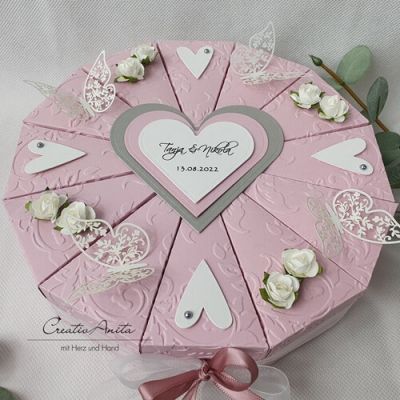 Schachteltorte mit Röschen & Herzen zur Hochzeit in ALTROSA-PERLMUTT-GRAU