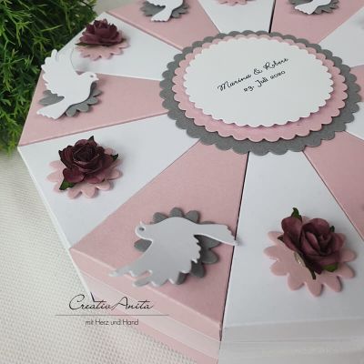 Preview: Schachteltorte mit Tauben & Röschen und passender Grußkarte in ALTROSA-WEISS