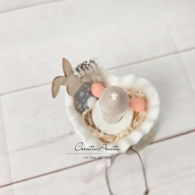 Preview: Geschenk zu Ostern - Herzschale mit Kerzenständer und österlich dekoriert