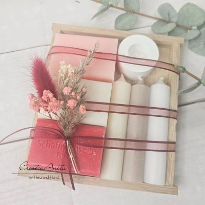 Seifengeschenk mit Kerzen und Kerzenhalter - Trockenblumen dekoriert - BLUMIG
