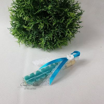 Gastgeschenk im Reagenzglas befüllt mit 5 Seifenherzen KORNBLUME