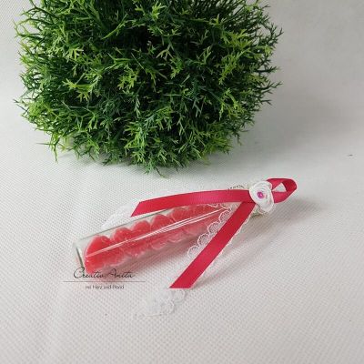 Gastgeschenk im Reagenzglas befüllt mit 5 Seifenherzen LOTUS