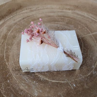 Schafmilchseife zu Muttertag - Mitbringsel - 1 Stück Seife Maiglöckchen mit Spitze und Trockenblumen dekoriert - ROSA