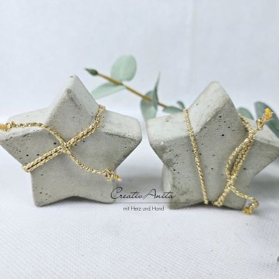 Sterne aus Beton zum Dekorieren mit Goldkordel - 2 Stck.