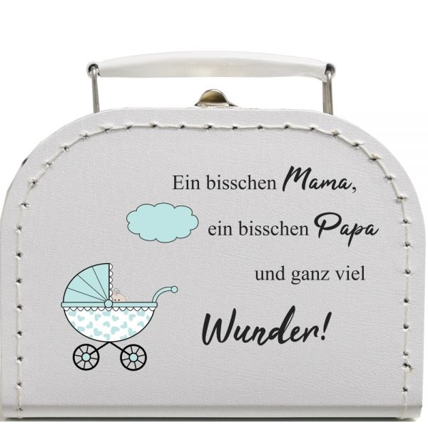 Pappkoffer in Weiß mit Spruch "Ein bisschen Mama, ein bisschen Papa und ganz viel Wunder" - zur Geburt oder Taufe