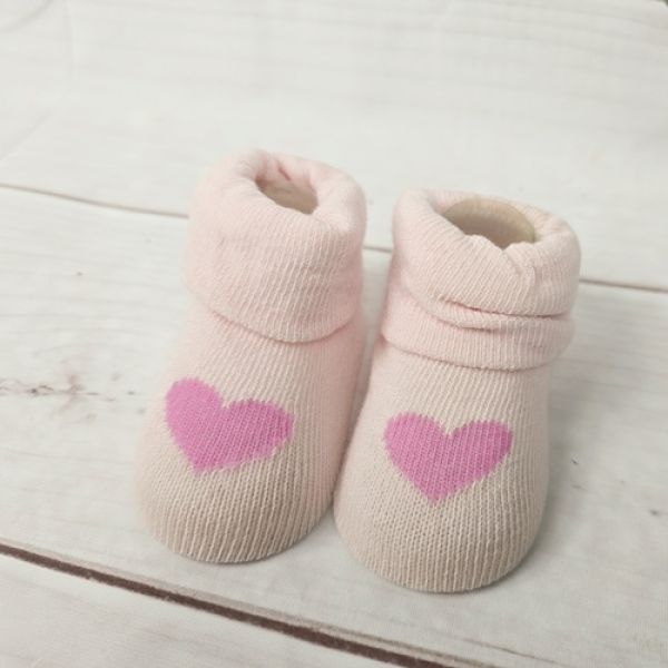 Babyschuhe in rosa mit Herz zum Dekorieren - Basteln