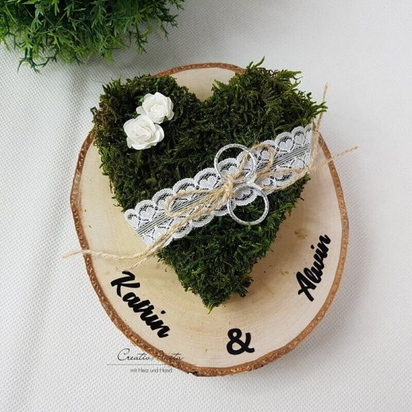 Ringkissen Moosherz auf Birkenscheibe mit Rosen und Spitze - Vintagestil