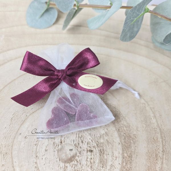 Gastgeschenk - Kundengeschenk mit 3 Seifenherzen WALDBEERE - bordeaux - Fix & Fertig