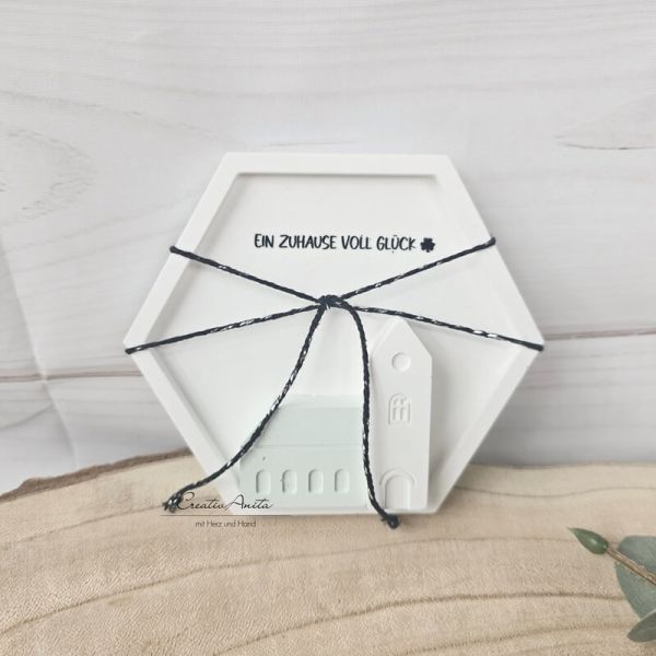 Handgemachte Schale bestückt mit Häuser in weiß-mint - 6-eck