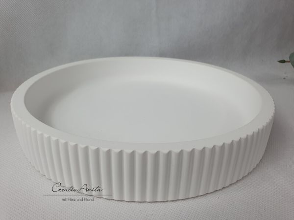 Runder Dekoteller in Rillenoptik - mit hohem Rand in weiß - Kerzenteller