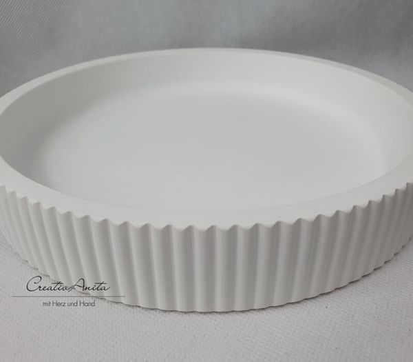 Runder Dekoteller in Rillenoptik - mit hohem Rand in weiß - Kerzenteller