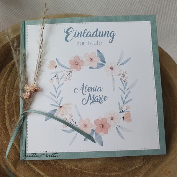 Einladungskarte -Taufe- mit Blumenkranz und Trockenblumen