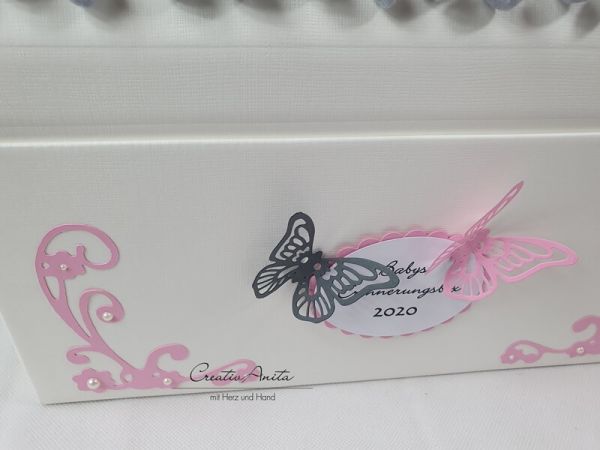 Erinnerungsbox - Geschenktruhe zur Geburt mit Schmetterlingen in Rosa-Grau