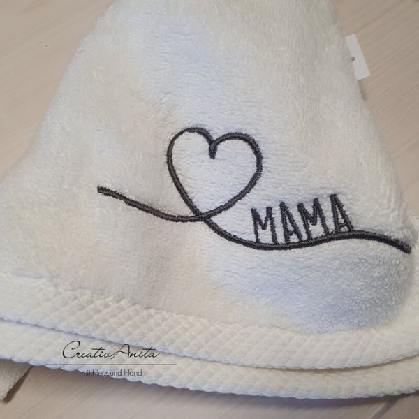 Handtuch in weiß mit Motiv geschwungenem Herz -Mama-