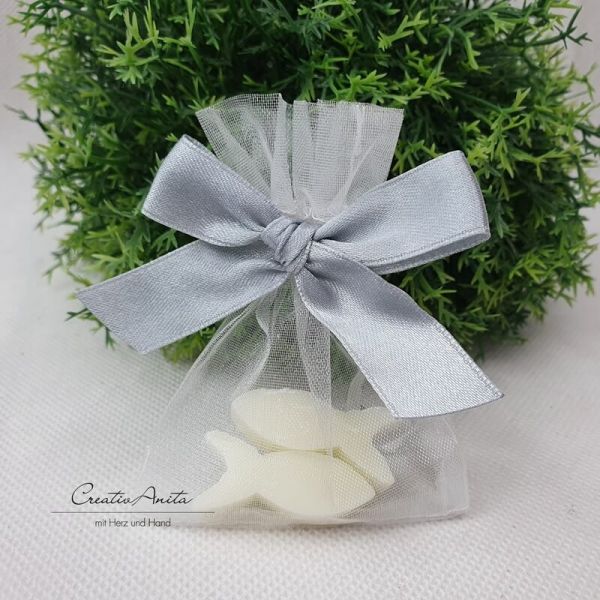 Gastgeschenk mit Seifenfische NATUR - Fix & Fertig - Schafmilchseife - Schleife in Silber-Grau