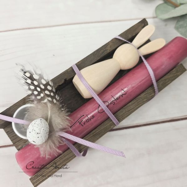 Geschenkkerze mit Holz-Osterhase & Kerzenständer -Frohe Ostern- Dekoriert mit kleinem Osterei in Holzverpackung -ALTROSA-