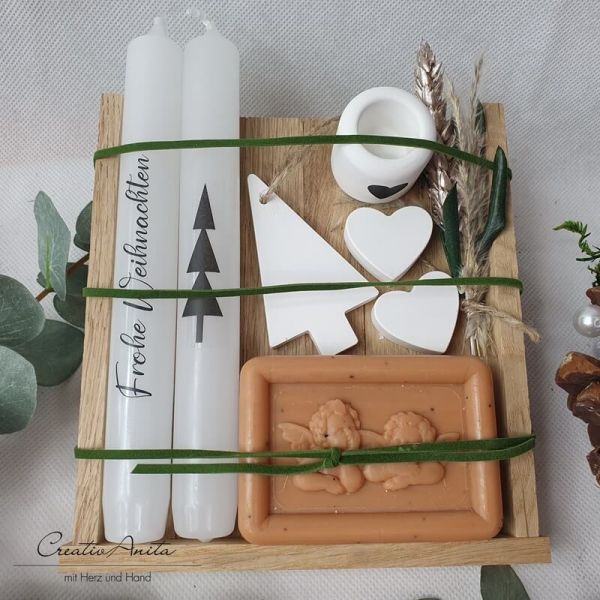 Seifengeschenk mit Kerzen und Kerzenhalter, Tannenbaum - Trockenblumen dekoriert