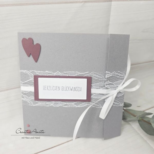 Glückwunschkarte zur Hochzeit - Edel mit Spitzenband - grau-bordeaux