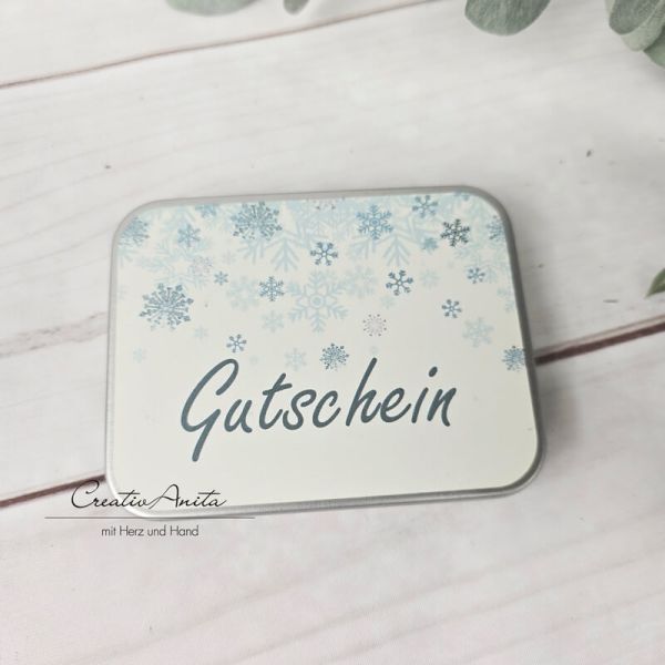 Gutscheinverpackung zu Weihnachten mit Schneeflocken
