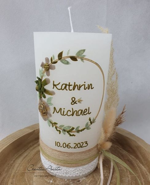 Hochzeitskerze Rustik weiß groß - mit Blütenkreis gold, taupe und olive mit Pampasgras