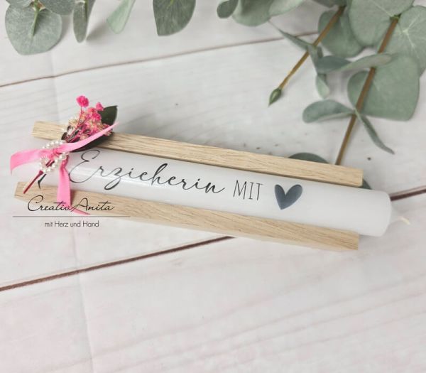 Geschenkkerzen - Stabkerze mit Spruch -Erzieherin mit Herz- Dekoriert mit Holz