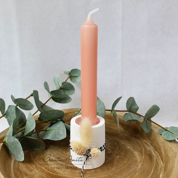 Handgemachter Kerzenhalter - mit Trockenblumen dekoriert, inkl. Stabkerze apricot
