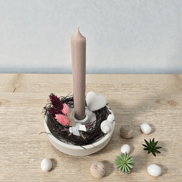 Stabkerzenhalter rund - weiß mit Kerze, Weidenkranz und Herz, Vögelchen aus Beton