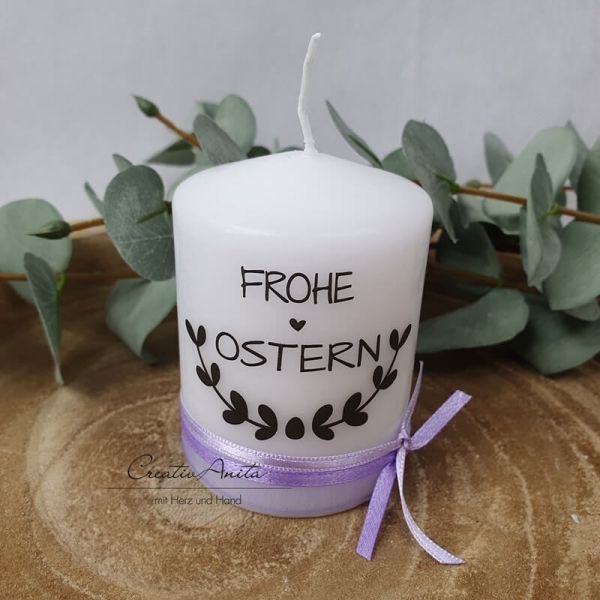 Osterkerze - Geschenkkerze - Kerze Kranz "Frohe Ostern" - lila-flieder Bänder