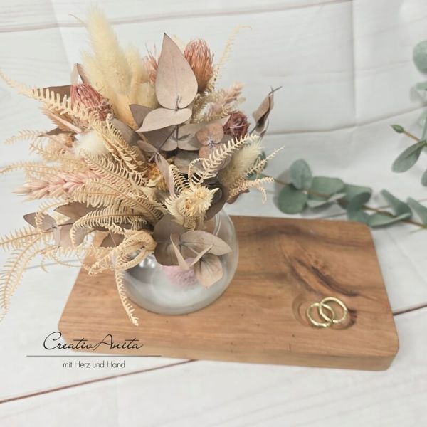 Ringkissen aus Holz mit bauchiger Vase - braun2